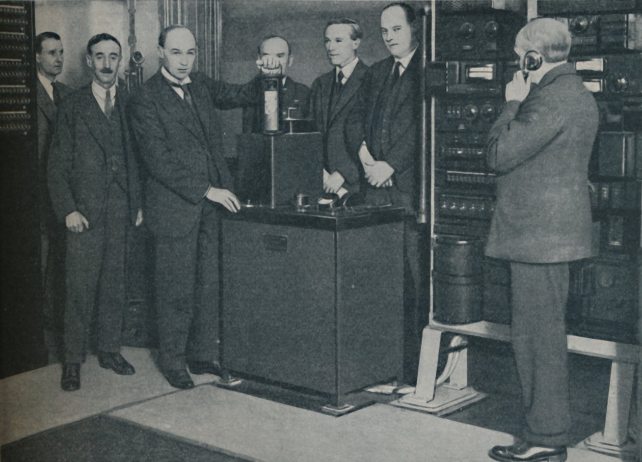 La nuova magia: invio di immagini senza fili e il telefono ineludibile, c1935 da Keystone View Company