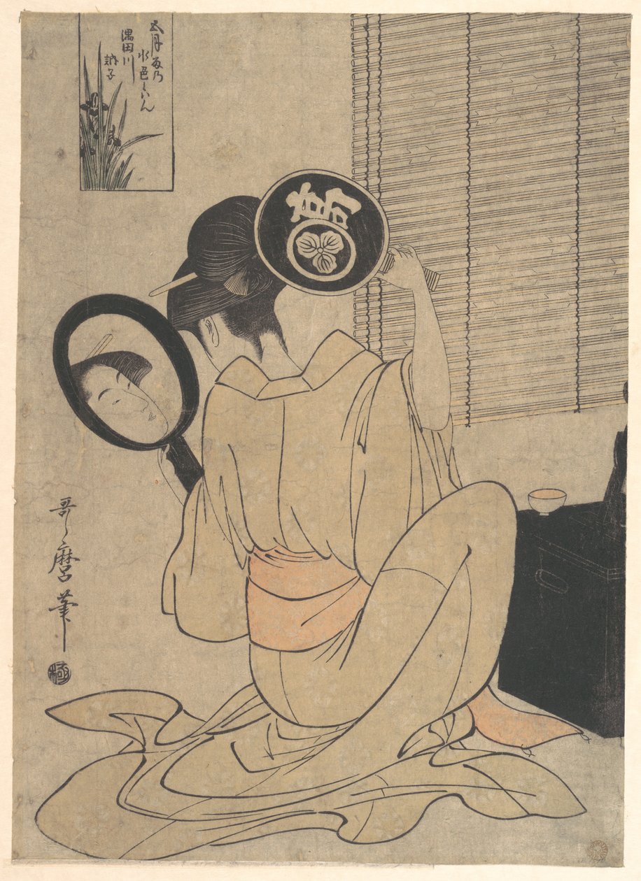 Takashima Ohisa mentre osserva la propria acconciatura con l