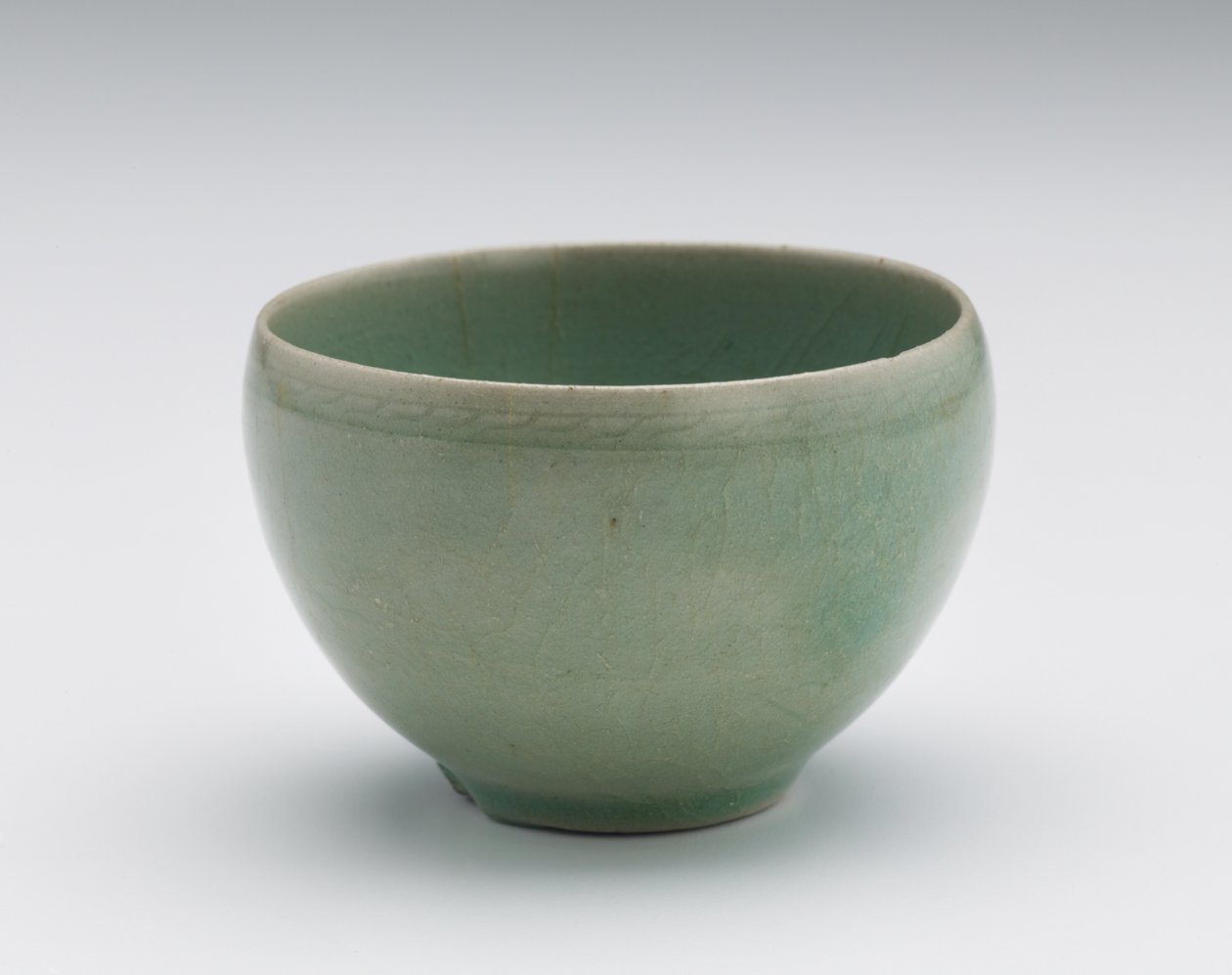 Tazza con decorazione floreale incisa da Korean School
