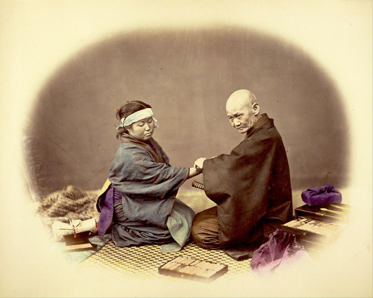 Medico giapponese e il suo paziente, c.1890 da Kusakabe Kimbei