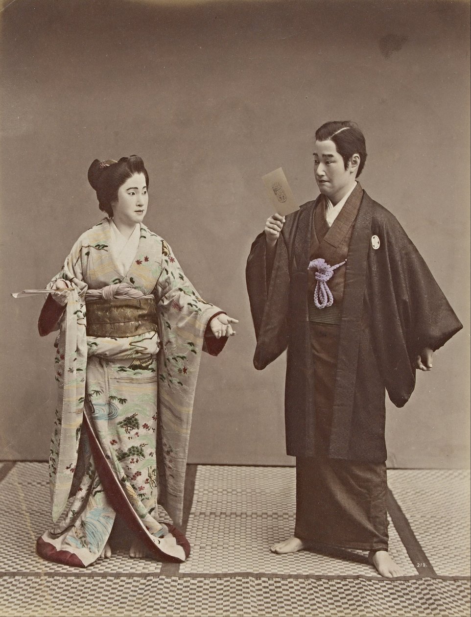 Senza titolo (Coppia con una fotografia di un mobile e un fantasma sullo sfondo) da Kusakabe Kimbei