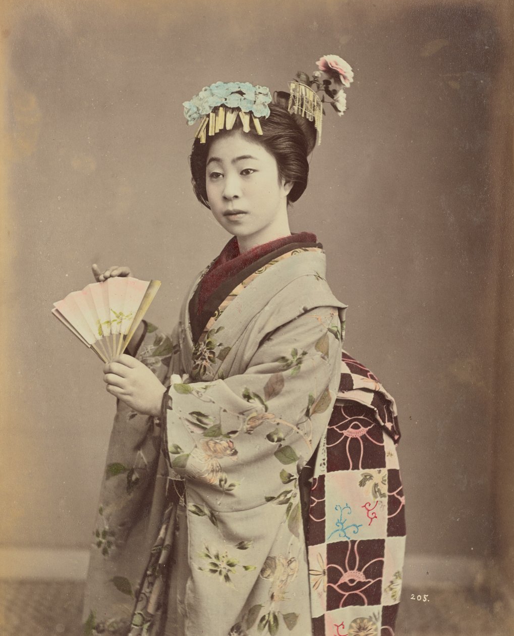 [Giovane donna con ventaglio] da Kusakabe Kimbei