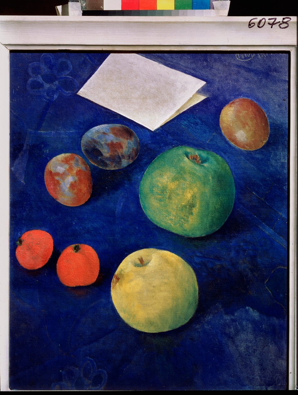Frutta su una tovaglia blu da Kuzma Sergeevich Petrov Vodkin
