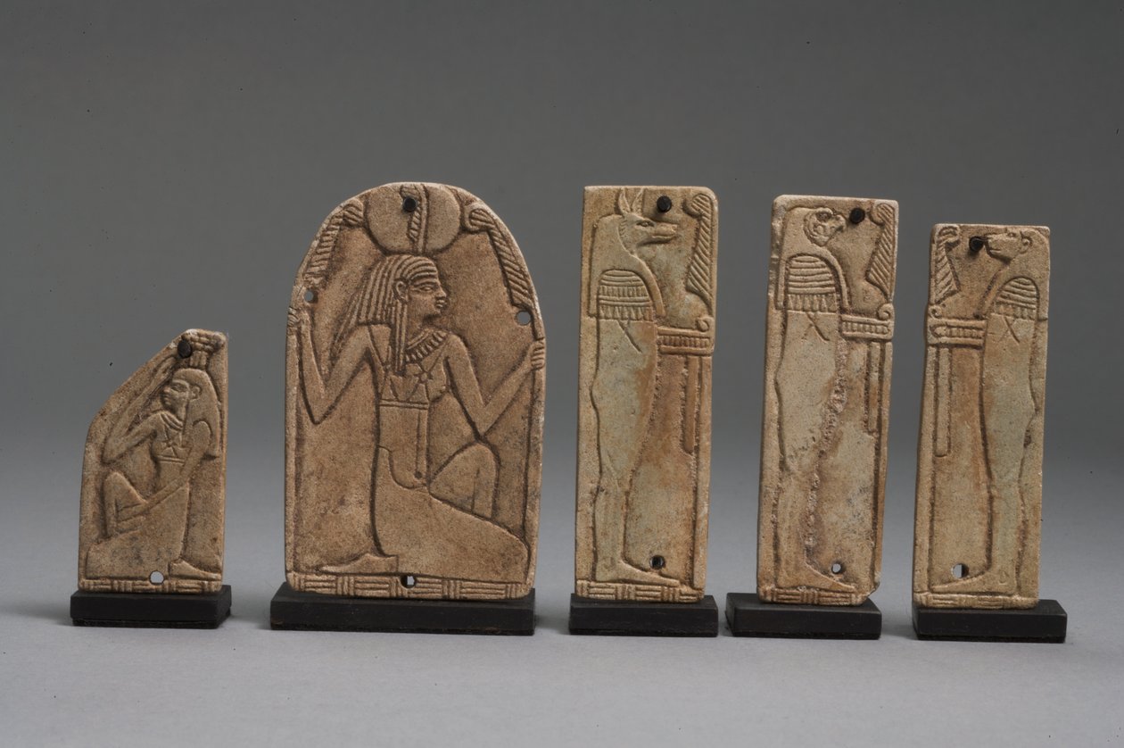Placche di Maat, Nephthys e figli di Horus, Periodo Dinastico Tardo da Late Period Egyptian