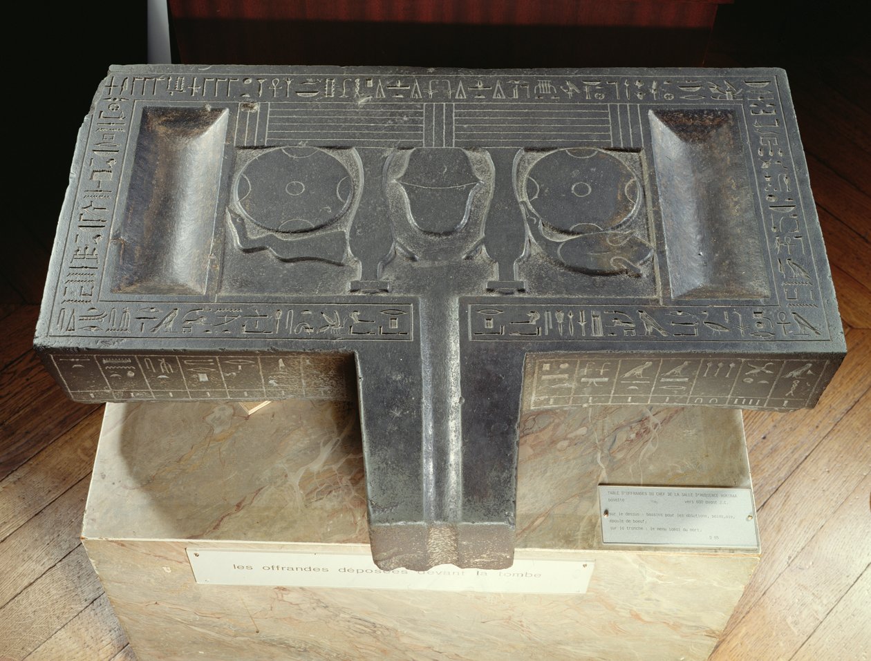 Tavola votiva di Hor-ir-aa, Saite da Late Period Egyptian