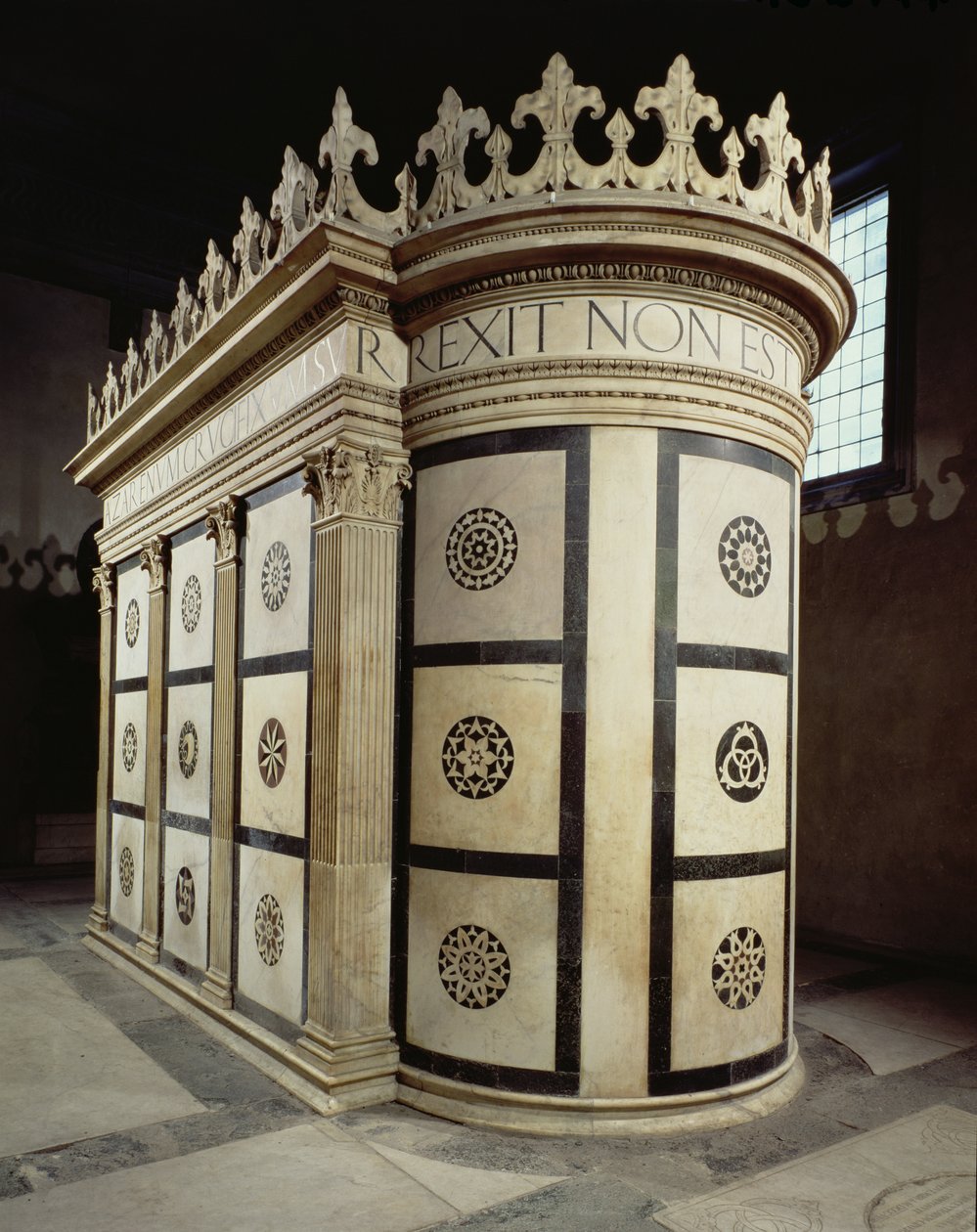 Il piccolo tempio del Santo Sepolcro nella Cappella Rucellai, 1467 (marmo) da Leon Battista Alberti