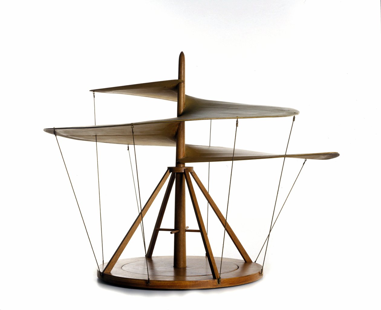 Modello della vite aerea realizzato dal disegno di Leonardo da Vinci, macchina volante, antenato dell