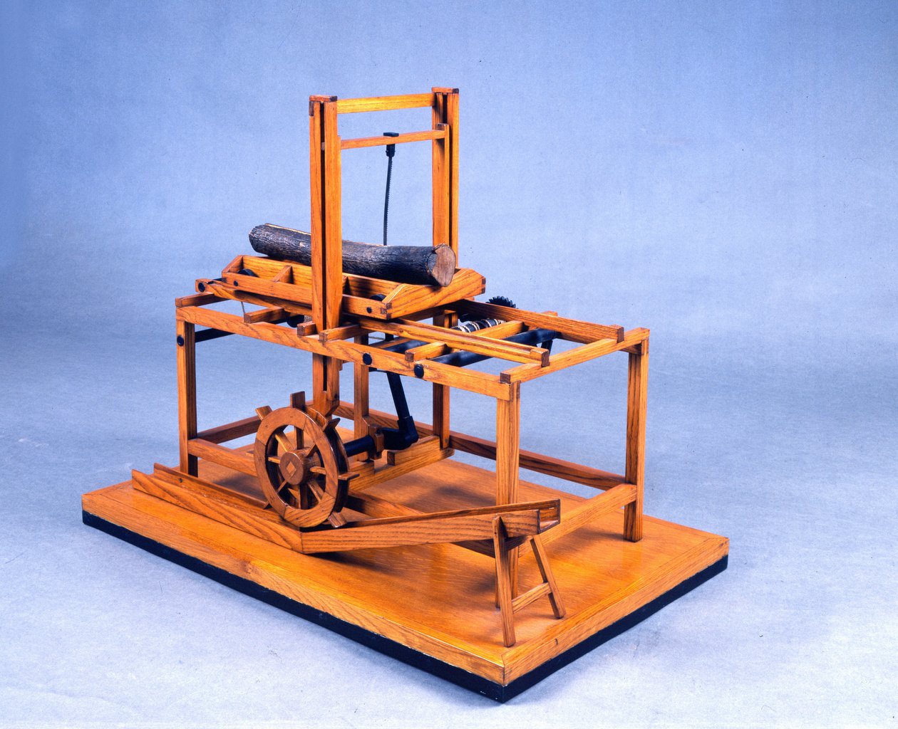 Modello in legno di sega idraulica azionata da ingranaggi e acqua. Realizzato dopo un disegno di Leonardo da Vinci (1452-1519). Museo della Scienza e della Tecnologia, Milano da Leonardo da (after) Vinci