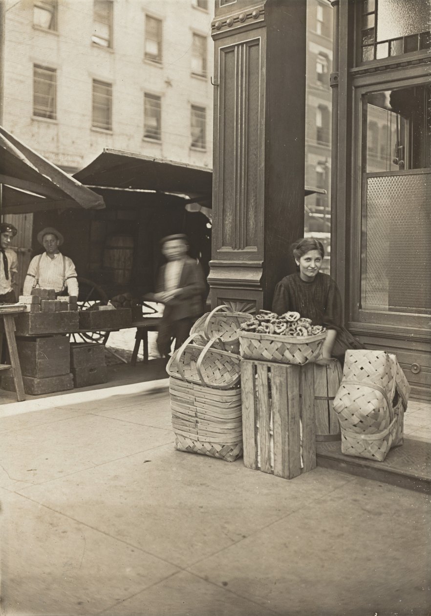 Lena Lochiavo - 11 anni, venditrice di cesti (e pretzel), al mercato di Sixth Street davanti all