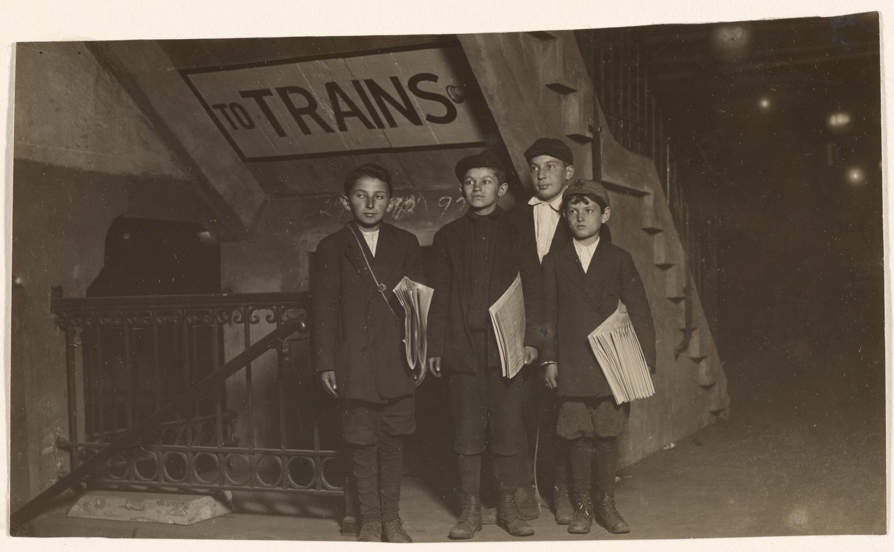 [Quattro newsies all