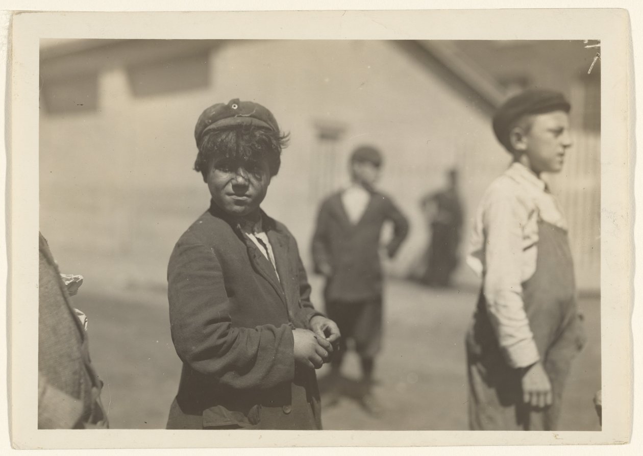 [Joe (José) Mello, Acushnet Mills, New Bedford, Massachusetts]. da Lewis W. Hine