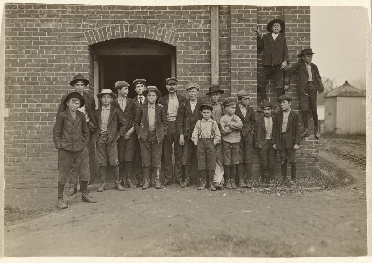 [Ora di Mezzogiorno, King Mfg. Co., Augusta, Georgia]. da Lewis W. Hine