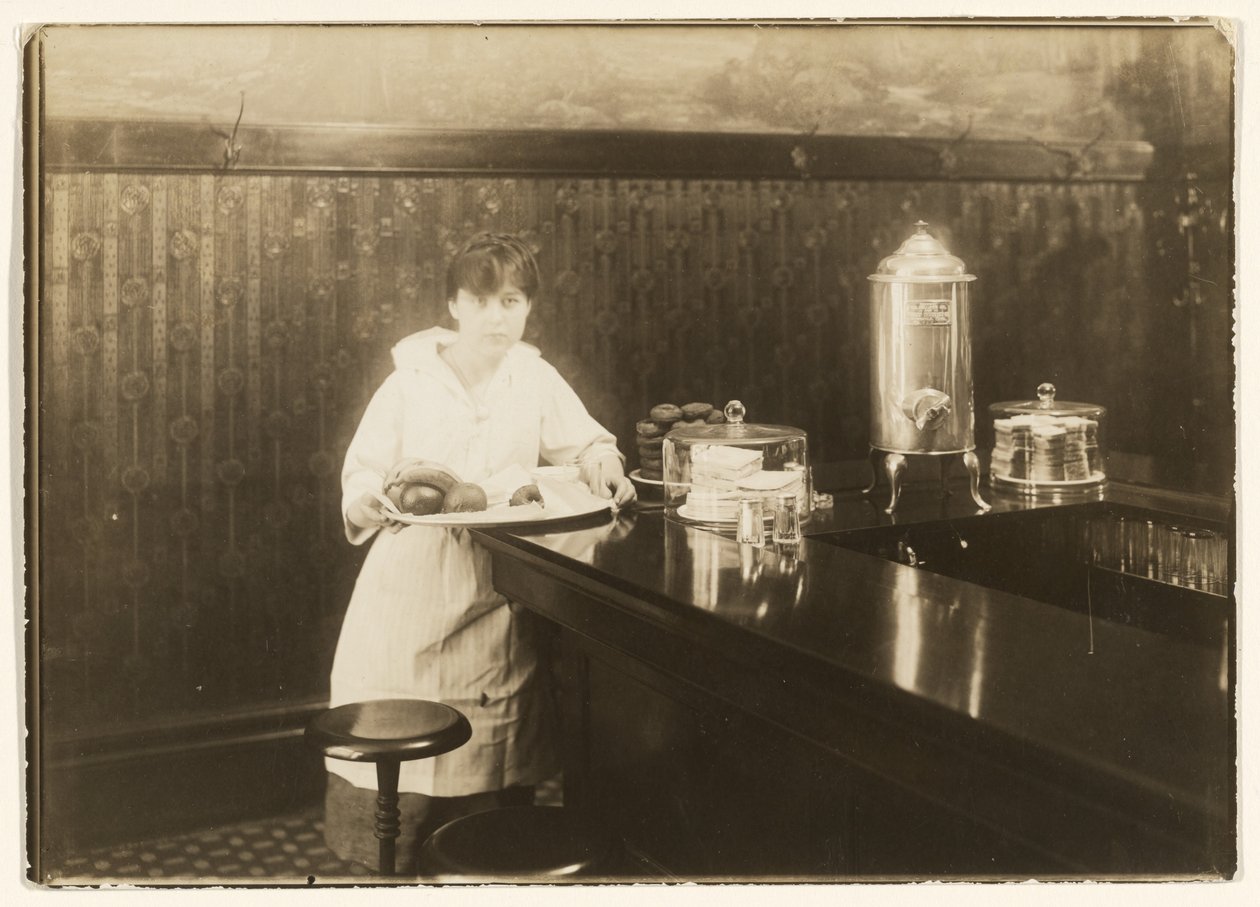 Cameriera da Lewis W. Hine