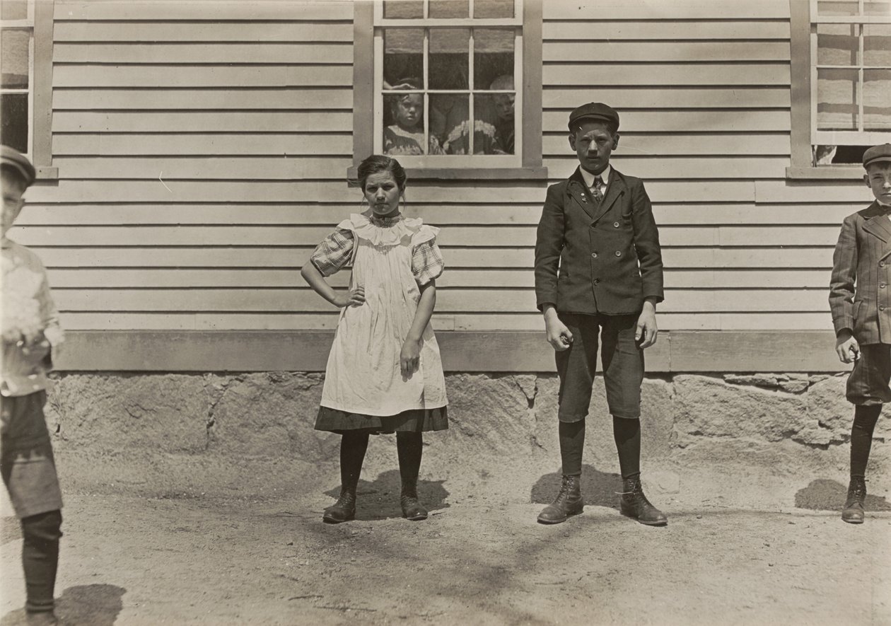 Edward St. Germain e sua sorella Delia, lavoratori di mulino, Phoenix, Rhode Island, aprile 1909 da Lewis Wickes Hine