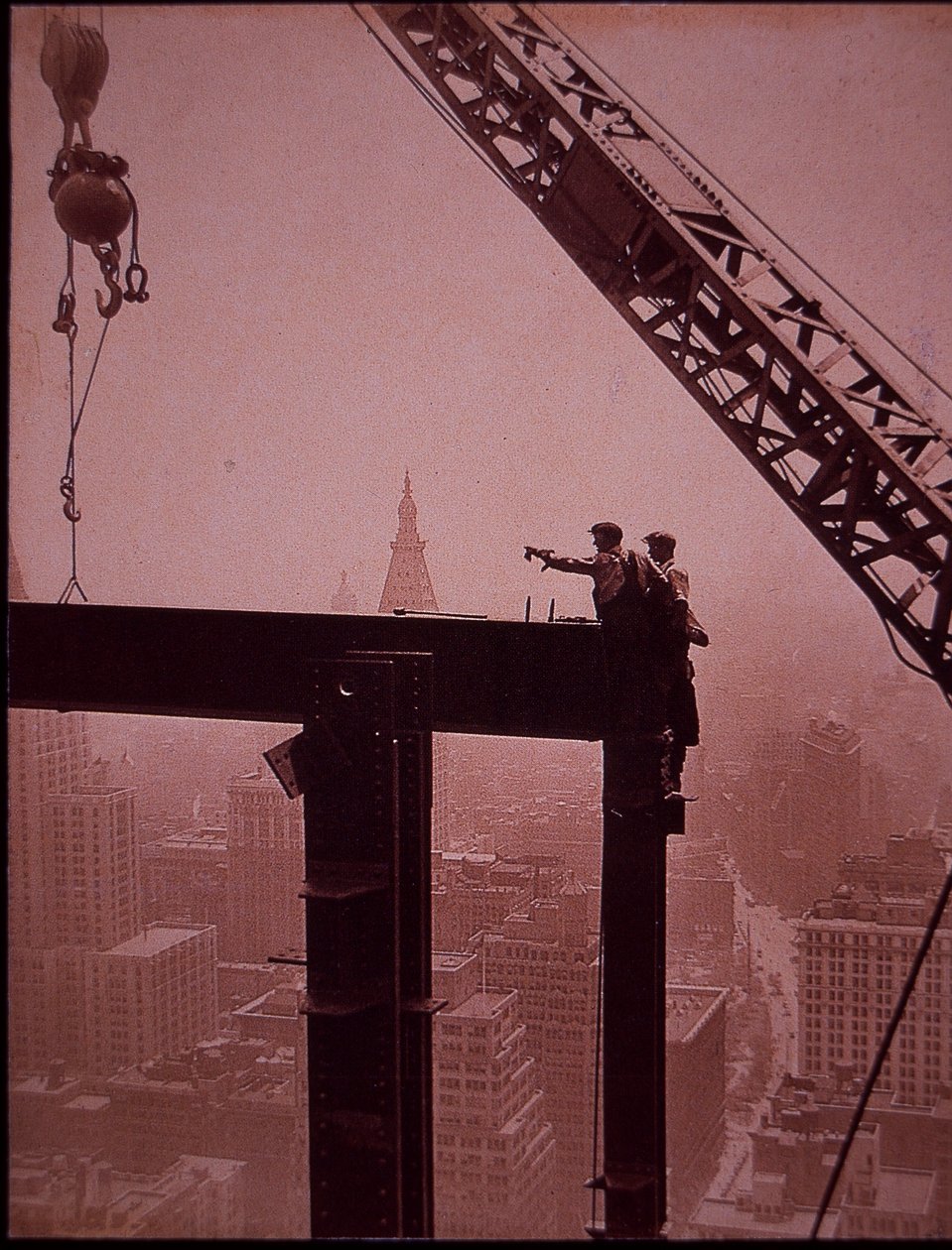 Empire State Building in costruzione, posizionamento di una trave d