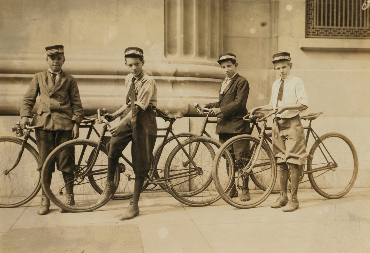 Gruppo di messaggeri della Western Union a Norfolk, Virginia, 1911 da Lewis Wickes Hine
