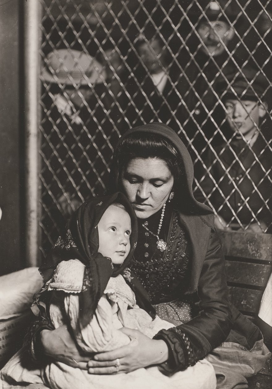 Madre e figlio immigrati da Lewis Wickes Hine