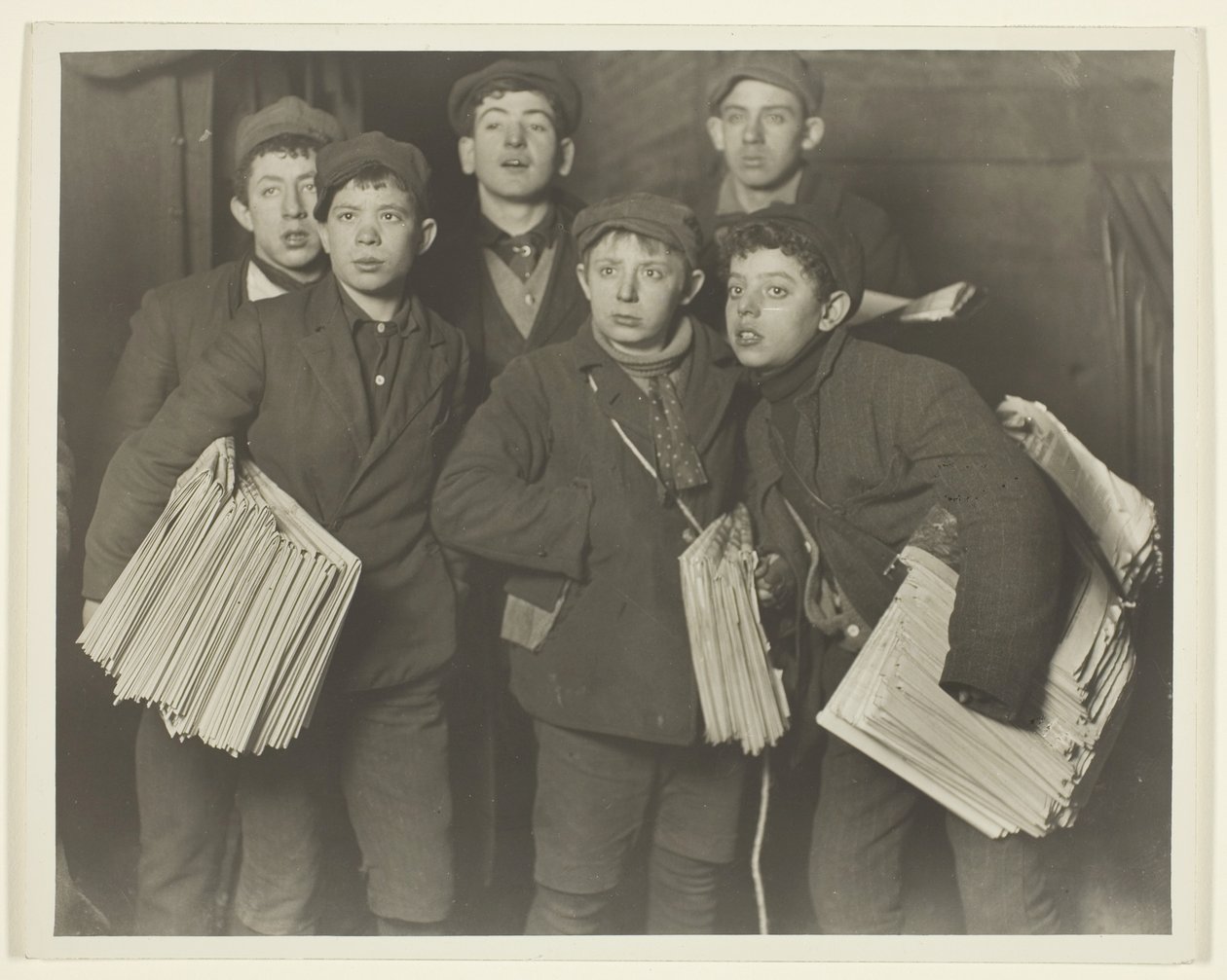 Newboys, Ponte di Brooklyn da Lewis Wickes Hine