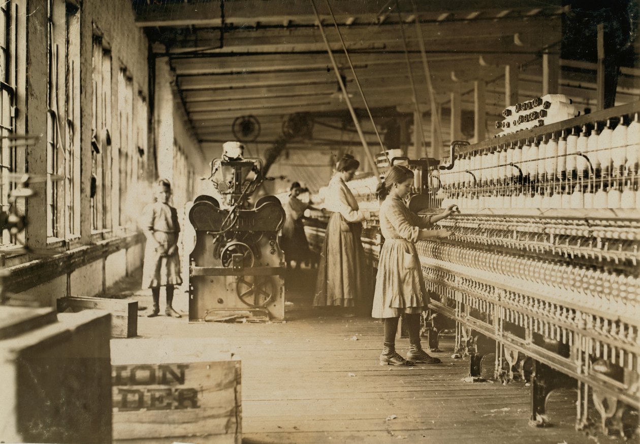 Due giovani filatrici nei Catawba Cotton Mills, Newton, Carolina del Nord, 1908 da Lewis Wickes Hine
