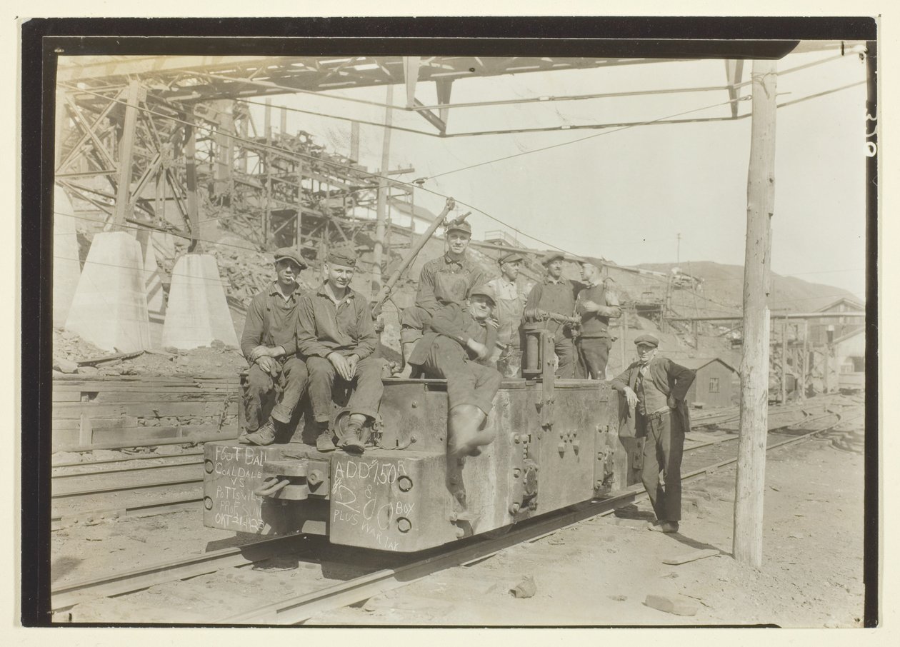 Senza titolo (Una miniera di carbone abbastanza moderna, elettrificata, nella Pennsylvania orientale) da Lewis Wickes Hine