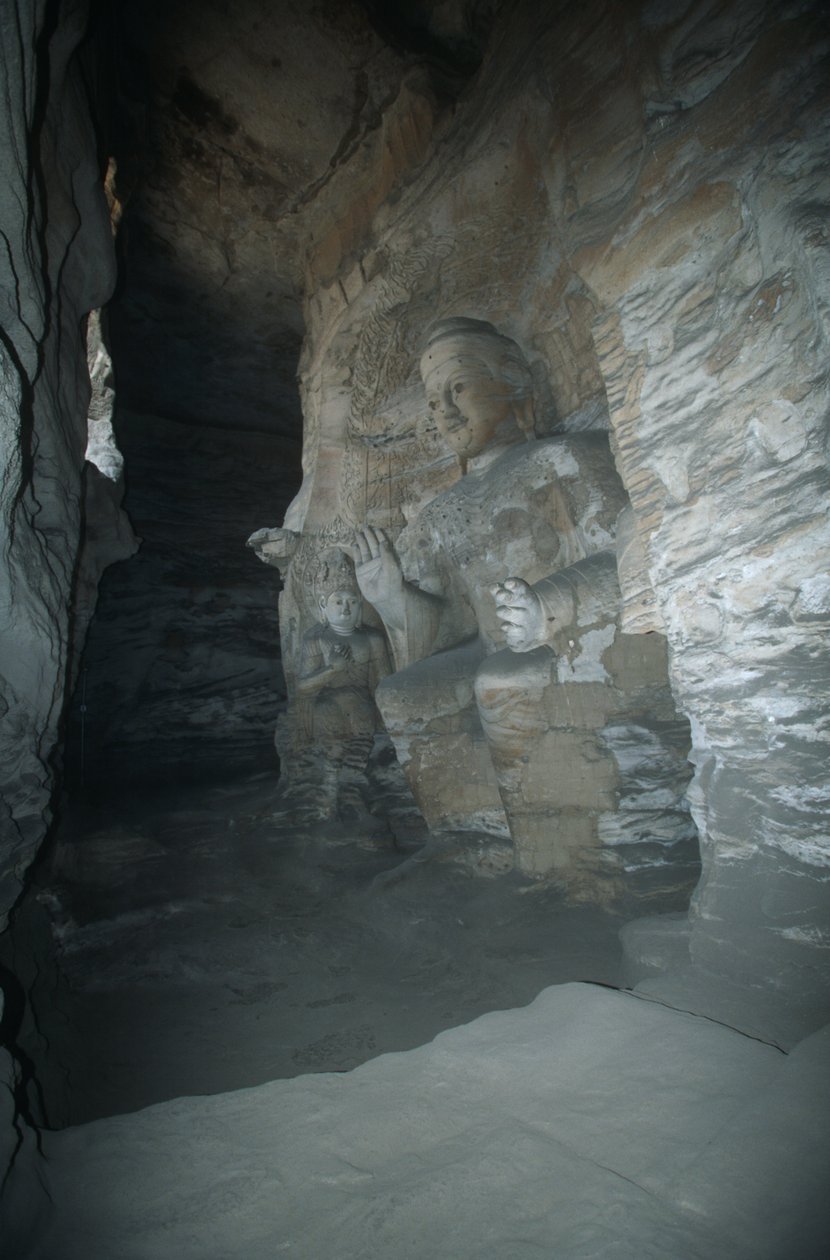 Cina, provincia di Shanxi, statua di Buddha in arenaria nelle Grotte di Yungang da Unbekannt Unbekannt