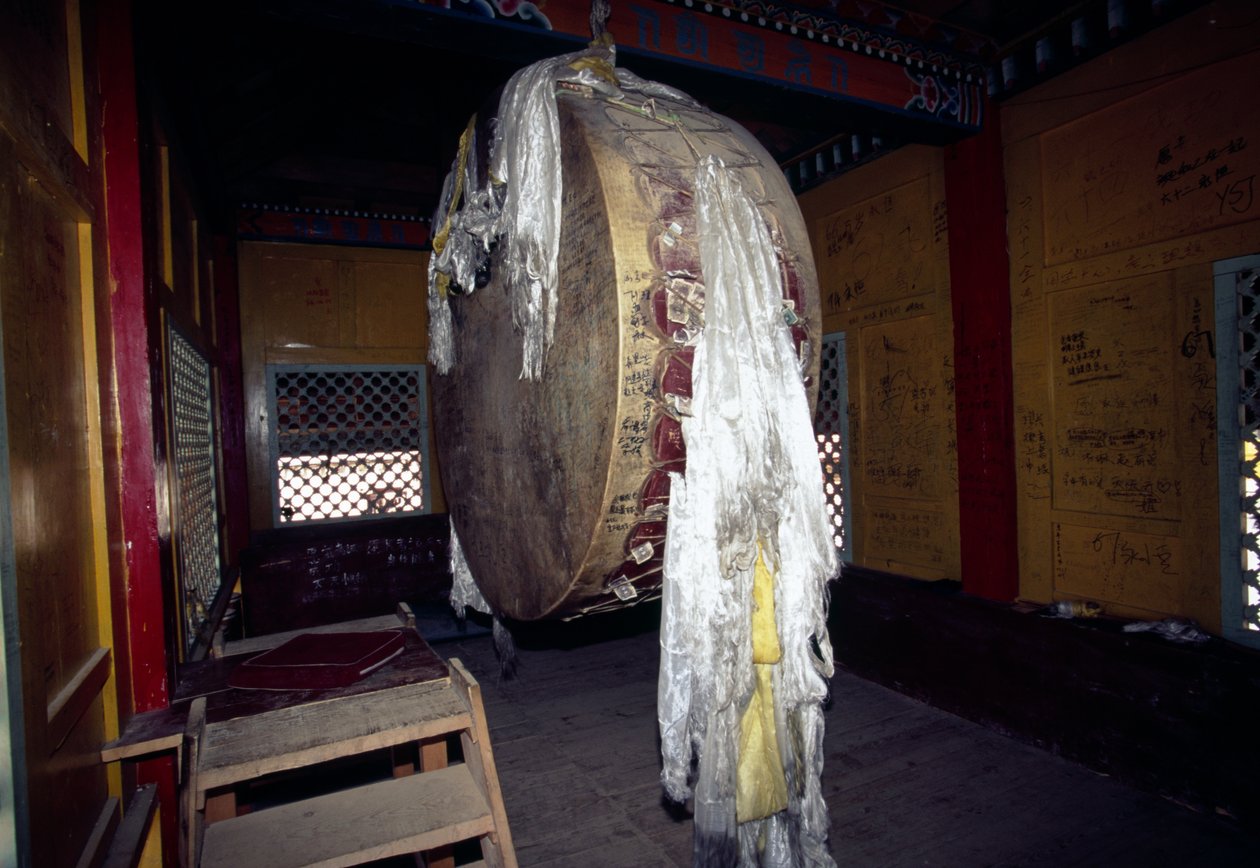 Ruota di preghiera nel monastero di Ganden Sumtseling a Shangri-La, noto anche come Zhongdian o Gyalthang, Yunnan, Cina da Unbekannt Unbekannt