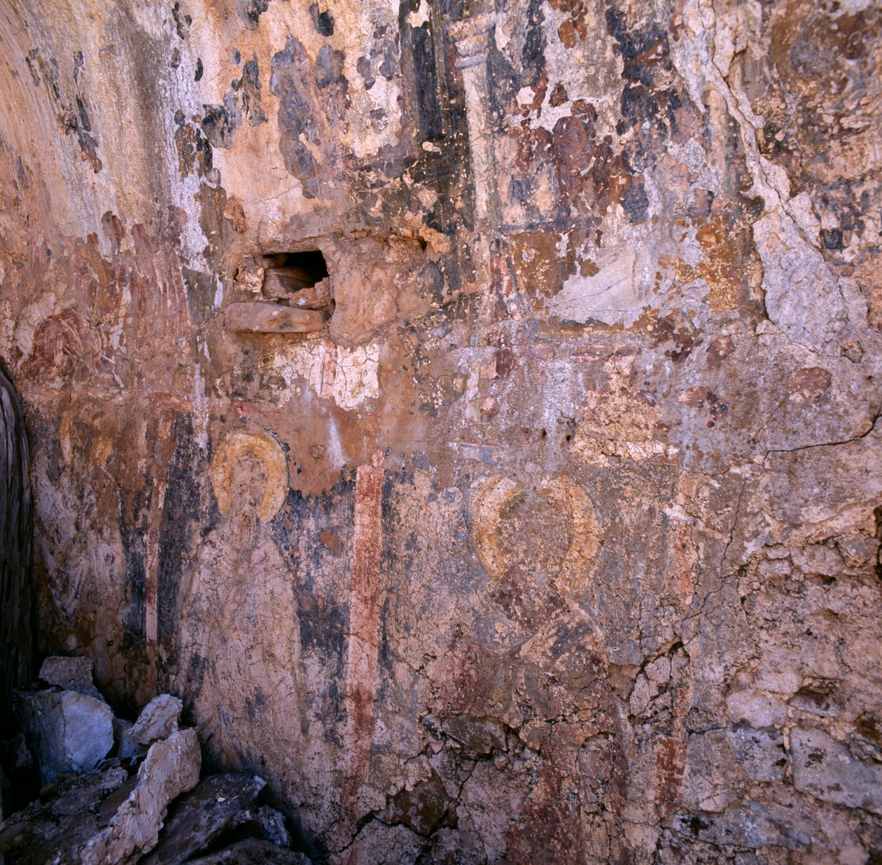 Resti di affreschi nelle rovine della chiesa di Sklavopoula, Creta, Grecia da Unbekannt Unbekannt