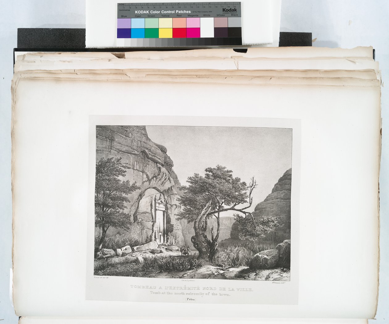 Tomba situata vicino al bordo settentrionale della città, Petra da Linant (Linant Pasha) Bellefonds