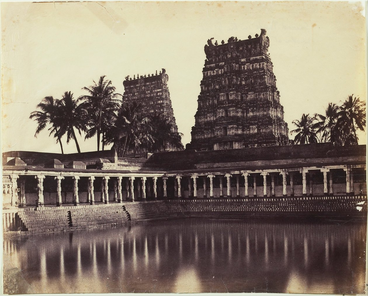 Madura. La Grande Pagoda, Mootoo Alaghur e East Gopurum da Tank da Linnaeus Tripe