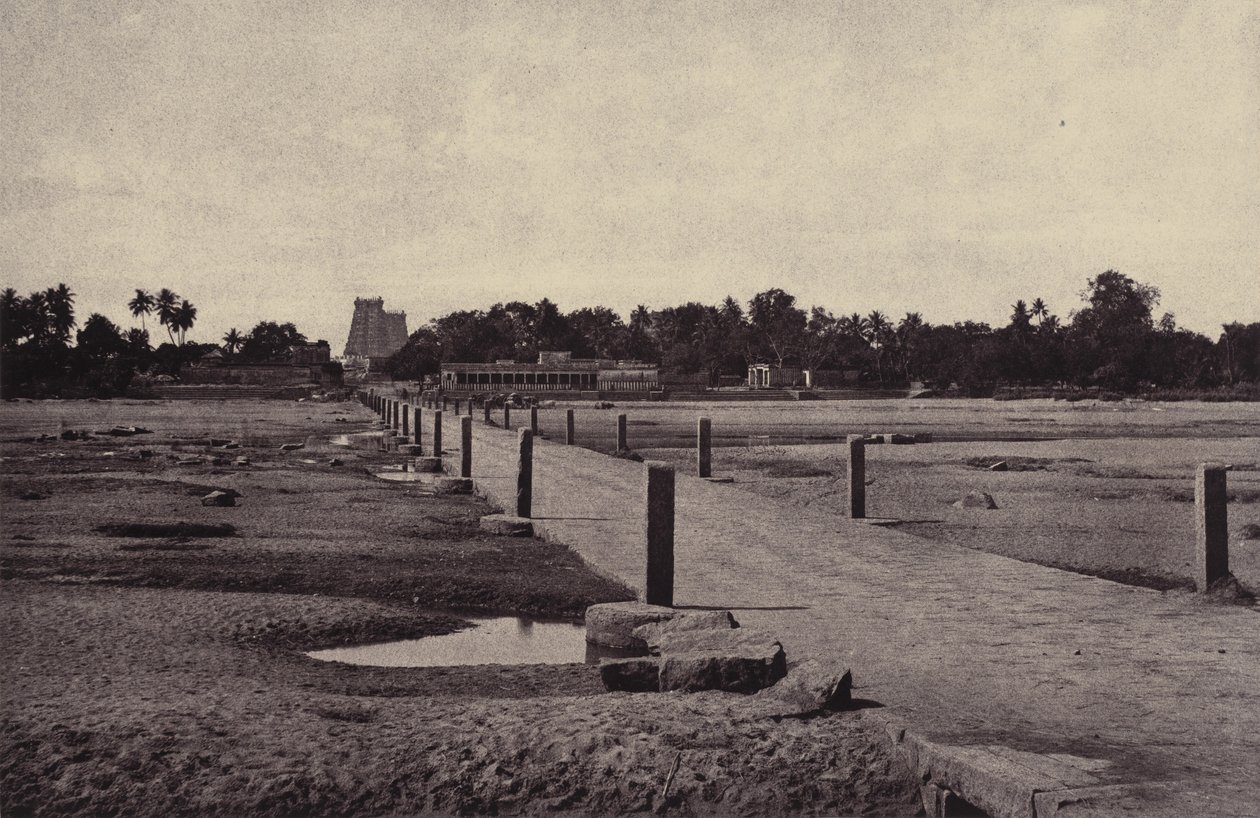 Madura: il fiume Vygay, con il Causeway, attraverso Madura, gennaio-febbraio 1858 (foto) da Linnaeus Tripe
