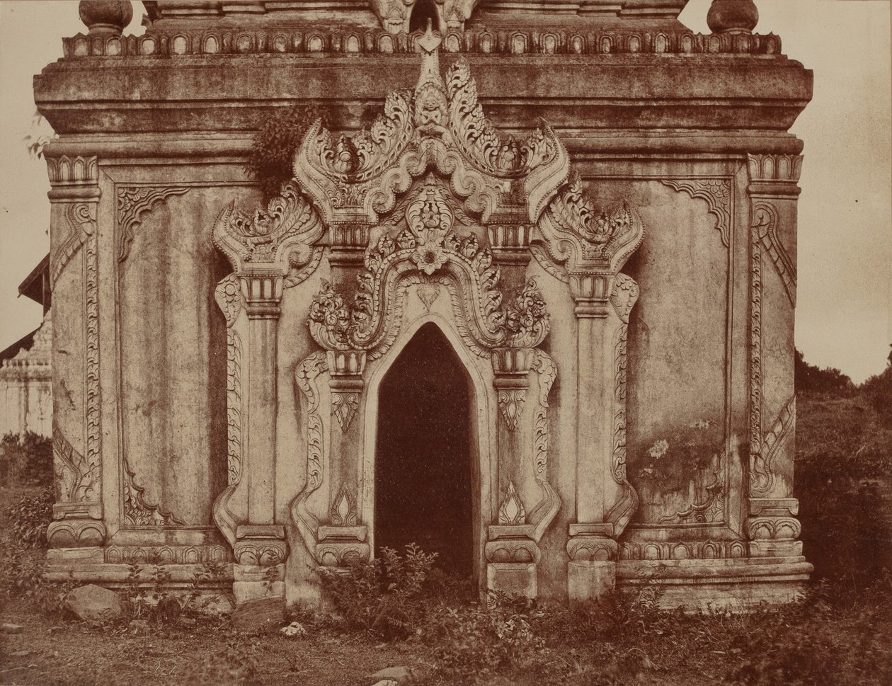 Tsagain Myo: Ingresso di una piccola pagoda da Linnaeus Tripe
