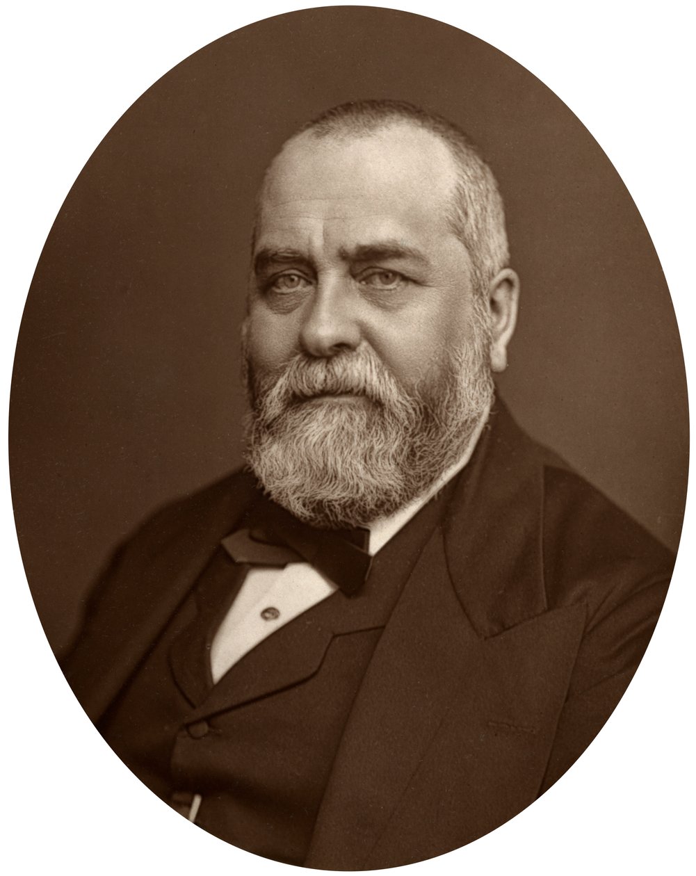 Sir Francis Philip Cunliffe Owen, direttore del South Kensington Museum da Lock and Whitfield