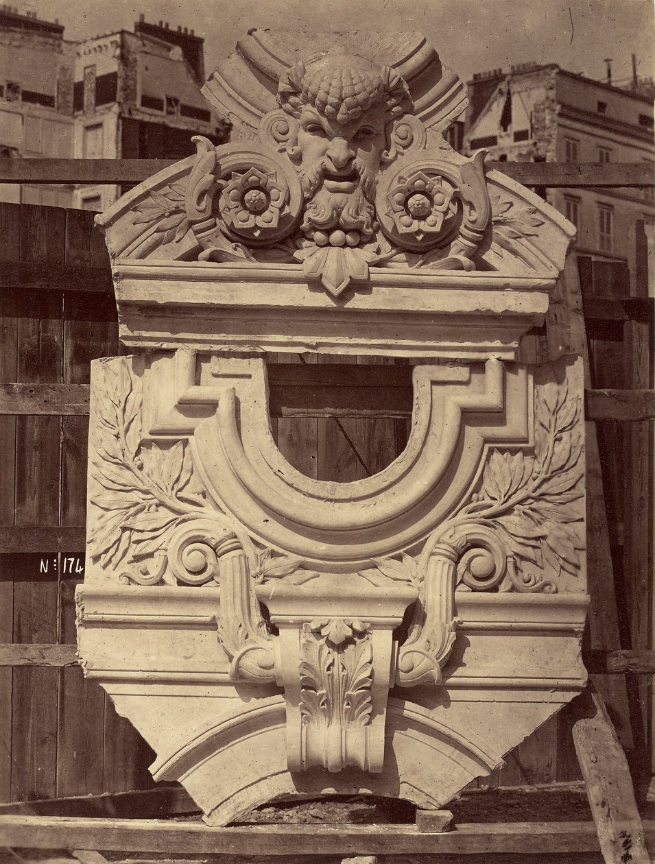 Tavoli sporgenti. Gallerie laterali dello scalone d