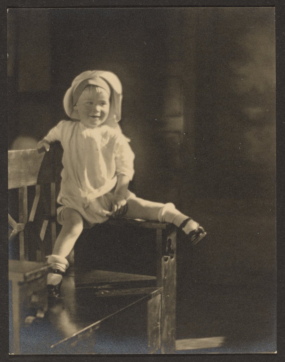 [Bambino seduto su una panchina] da Louis Fleckenstein