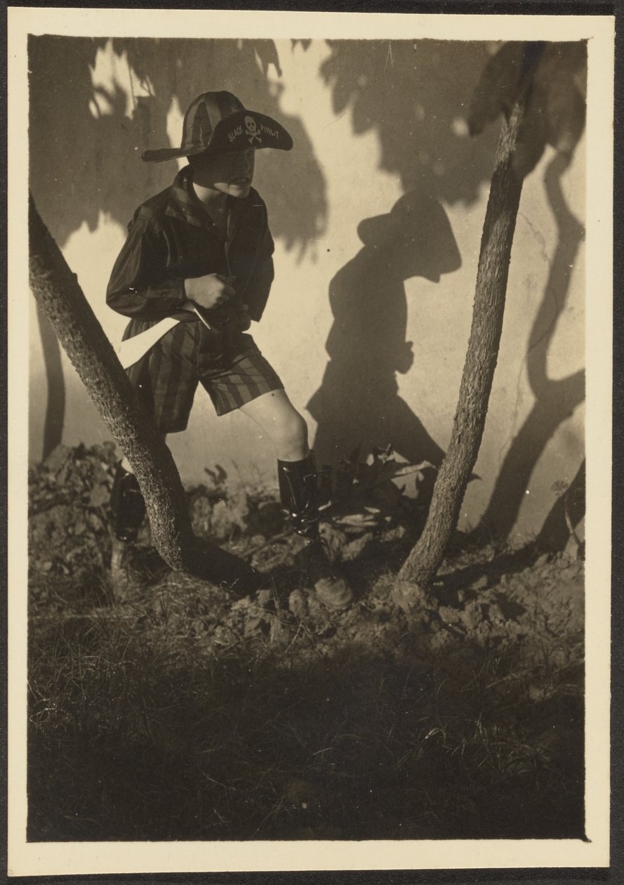 [Ragazzo in costume da pirata] da Louis Fleckenstein