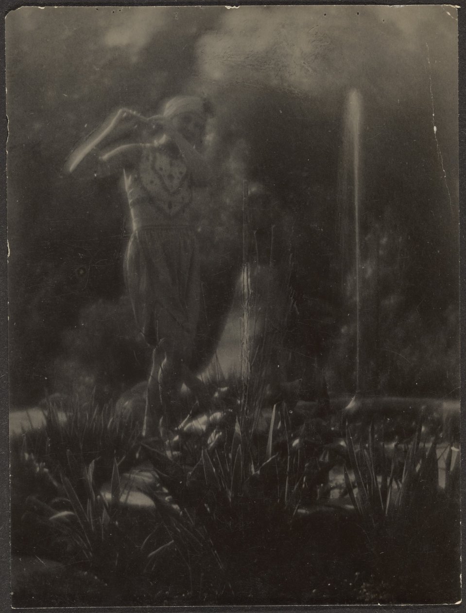 [Ballerina in giardino] da Louis Fleckenstein