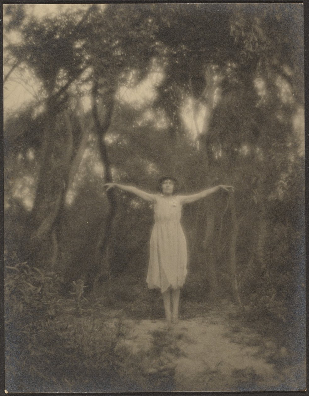 [Danzatrice in giardino] da Louis Fleckenstein