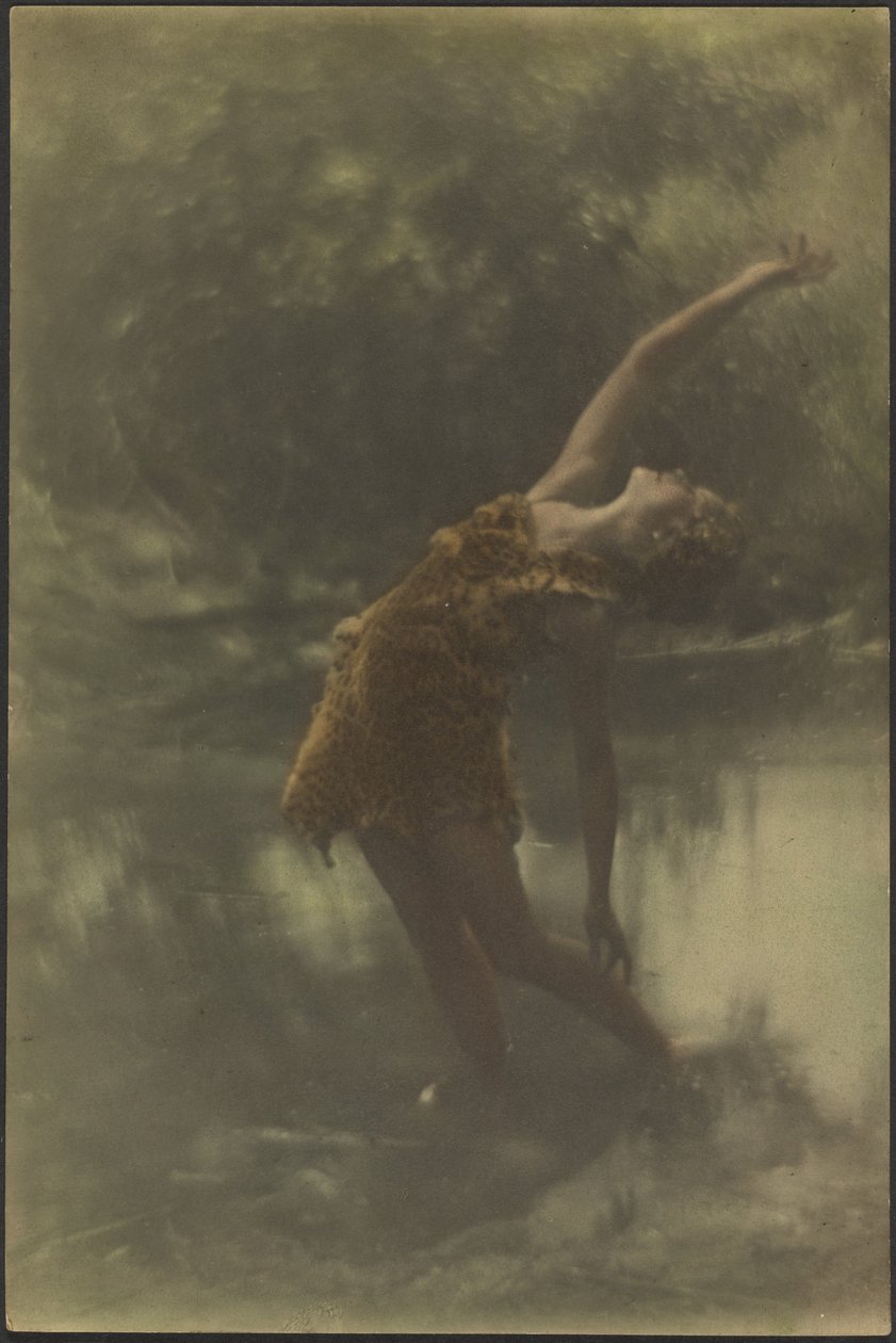 [Ballerina con abito di pelliccia] da Louis Fleckenstein