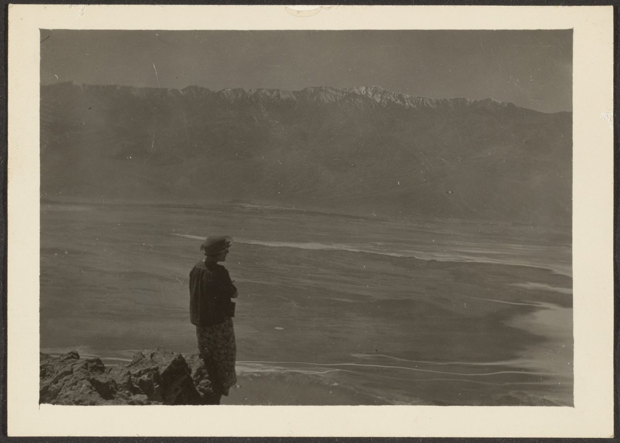 [Figura che si affaccia sulla costa] da Louis Fleckenstein