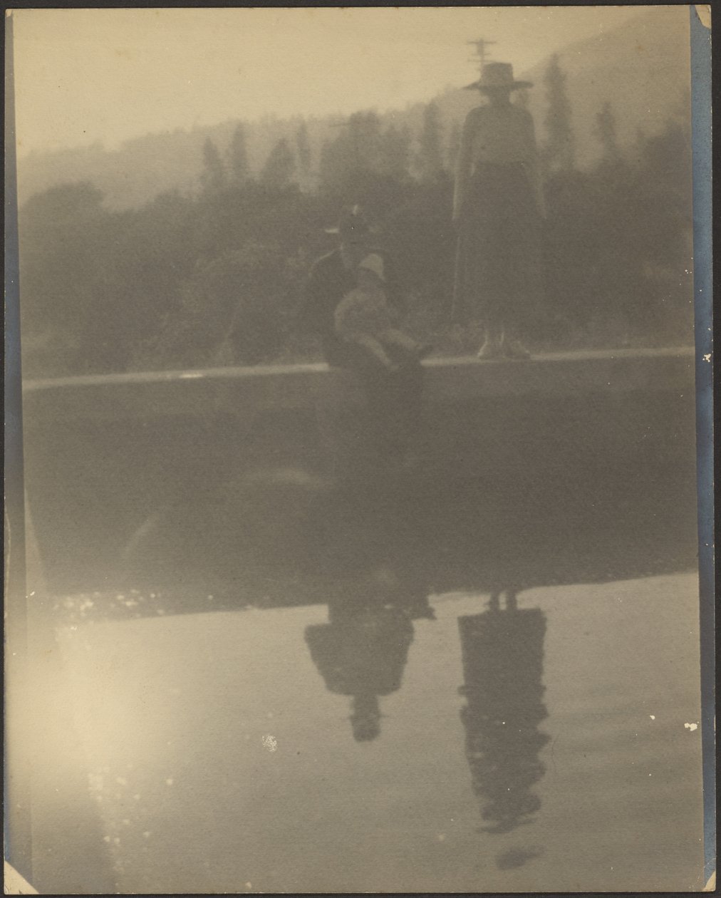 [Figure riflesse nell