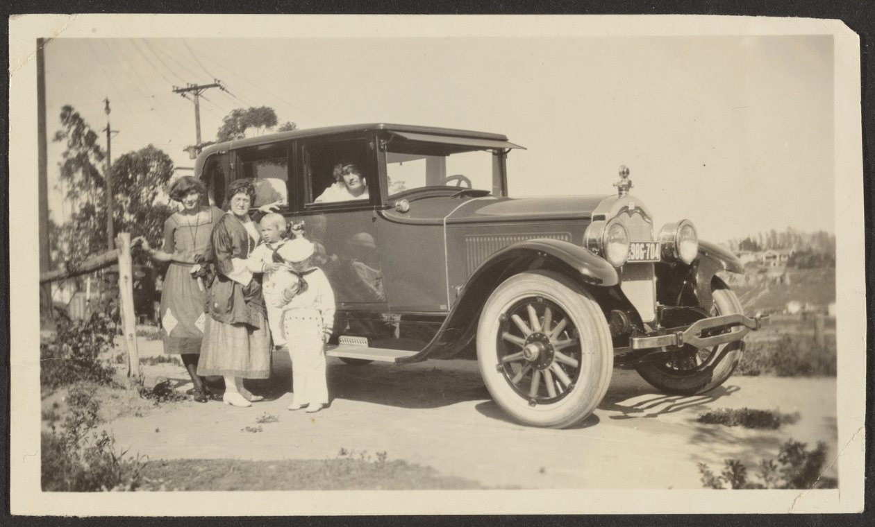 [Gruppo con auto] da Louis Fleckenstein