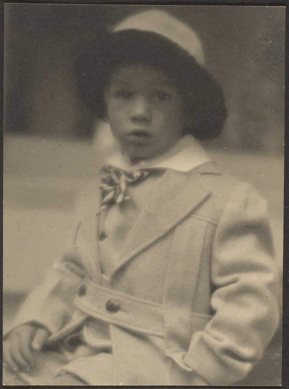 [Bambino con un bel vestito] da Louis Fleckenstein