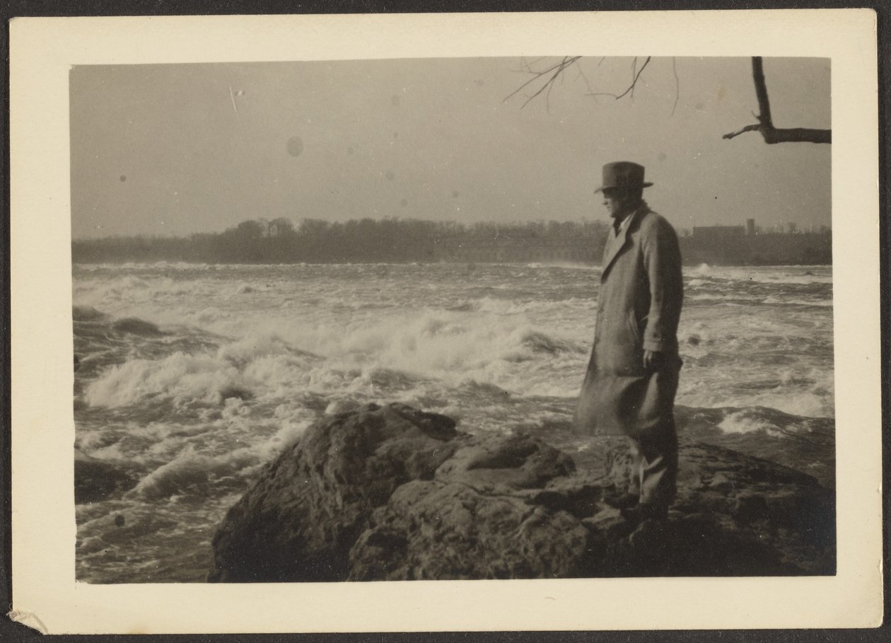 [Uomo in riva al mare] da Louis Fleckenstein