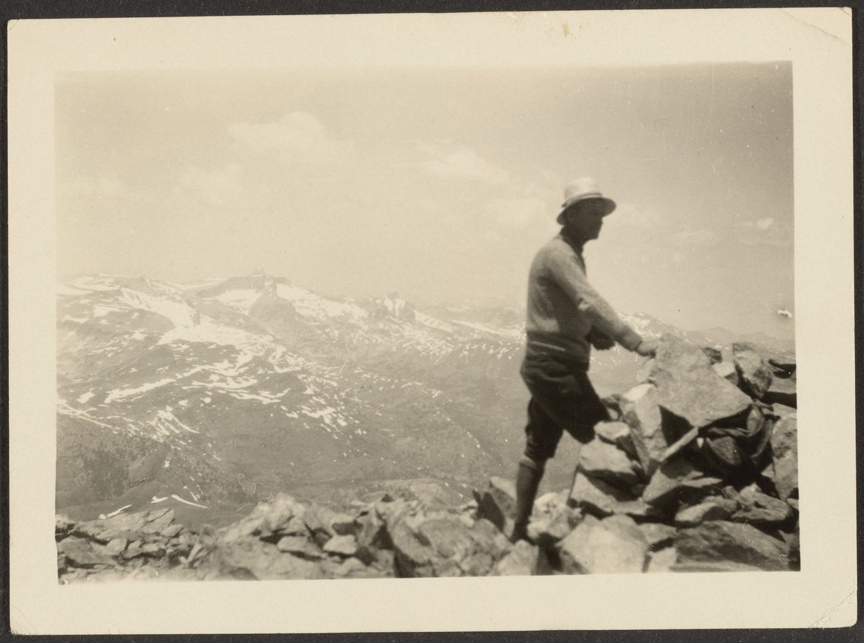 [Uomo in paesaggio montuoso] da Louis Fleckenstein