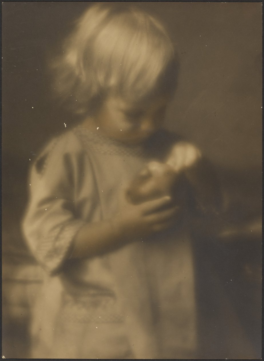 [Ritratto di un bambino con una mela in mano] da Louis Fleckenstein