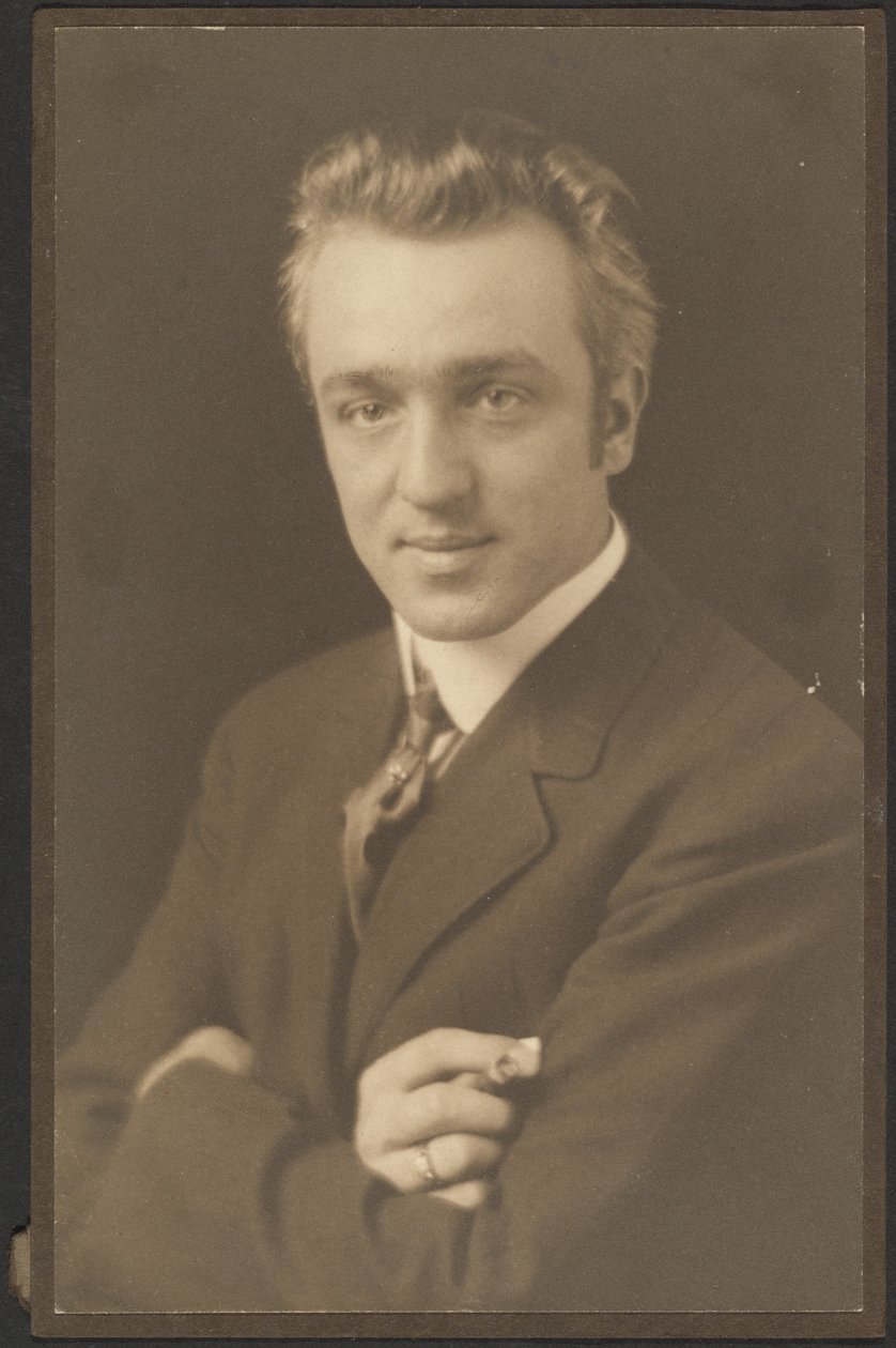 [Ritratto di uomo con sigaro in mano] da Louis Fleckenstein