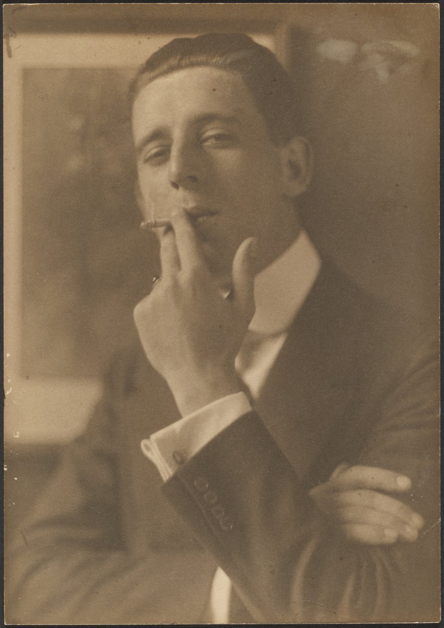 [Ritratto di un uomo che fuma una sigaretta] da Louis Fleckenstein