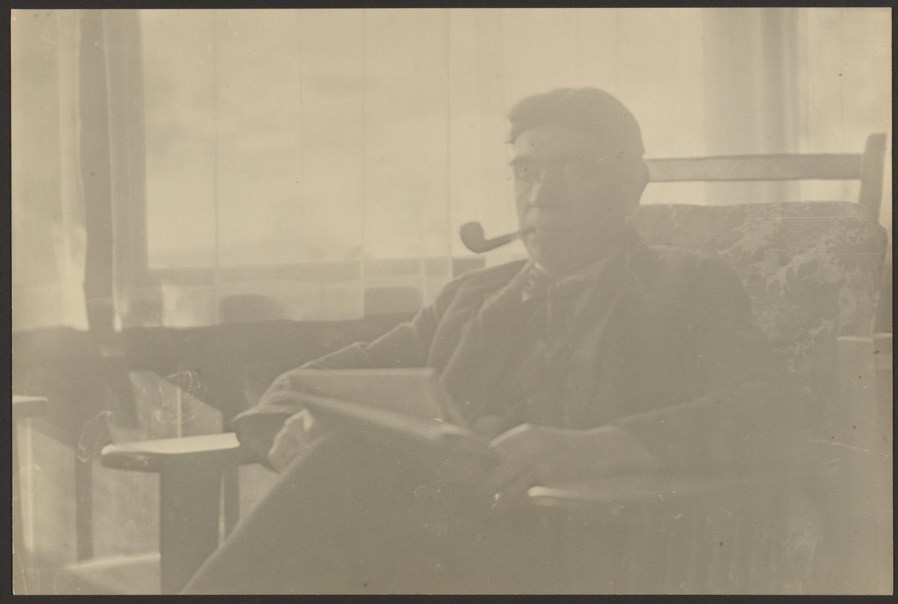 [Ritratto di uomo che fuma la pipa]. da Louis Fleckenstein