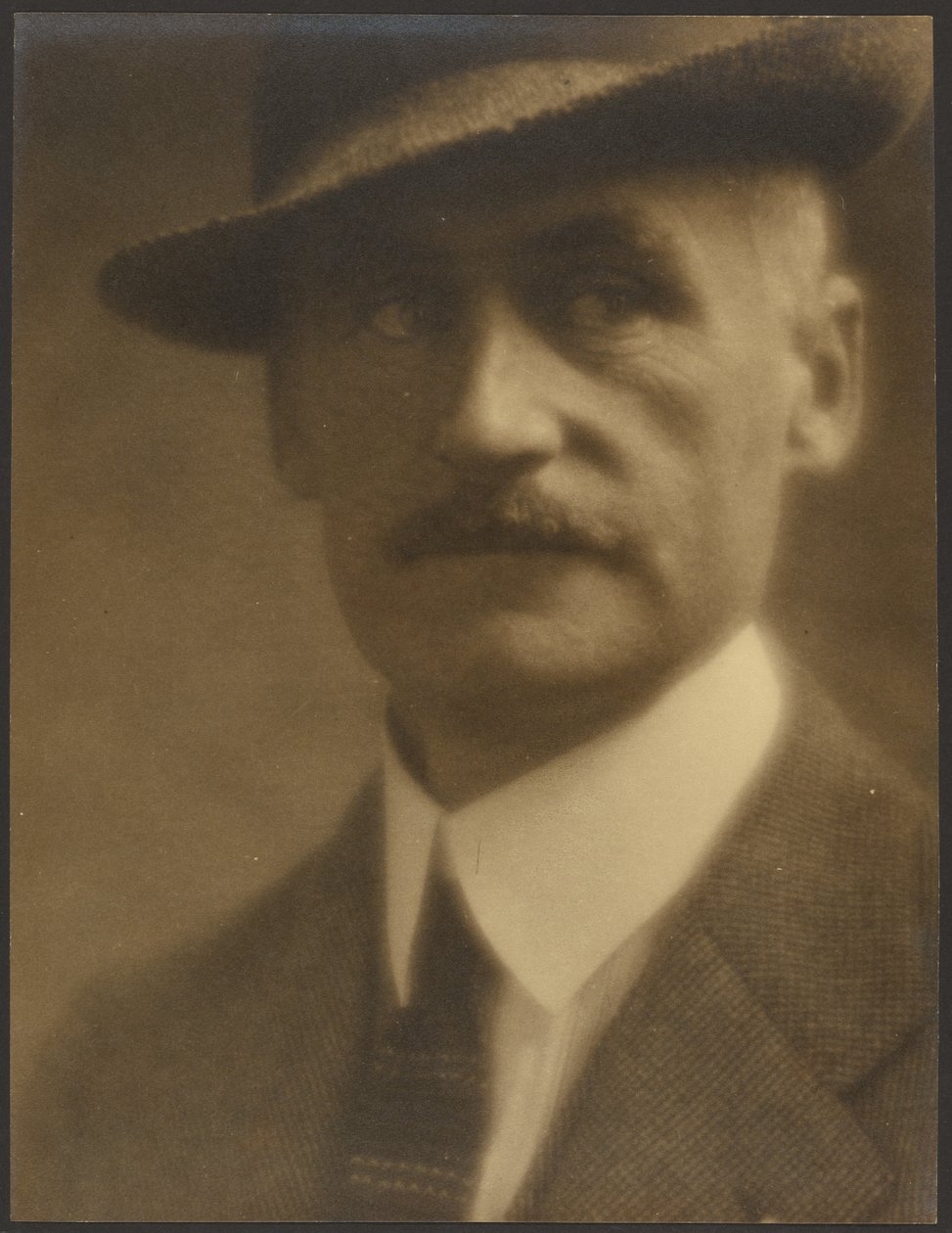 [Ritratto di uomo con cappello di paglia]. da Louis Fleckenstein