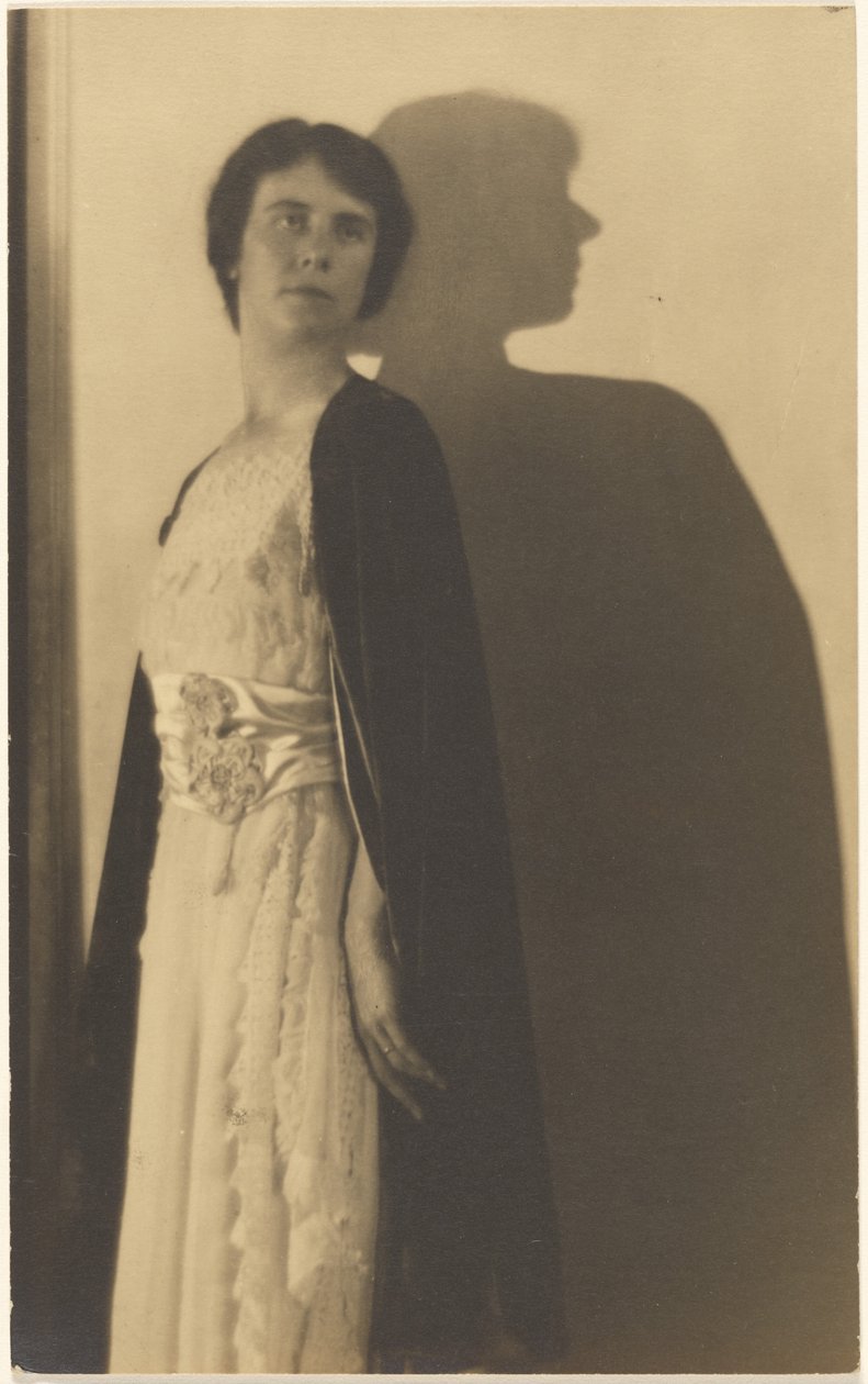 [Ritratto di una donna con mantello e ombra] da Louis Fleckenstein